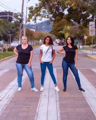 T-Shirt La Gisela Gola Corte A Fio Branca La Femme