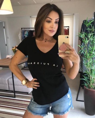 T-Shirt La Gisela Gola Corte A Fio Preta La Femme