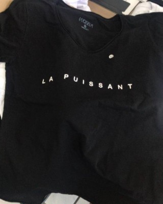 T-Shirt La Gisela Gola Corte A Fio Preta La Puissant