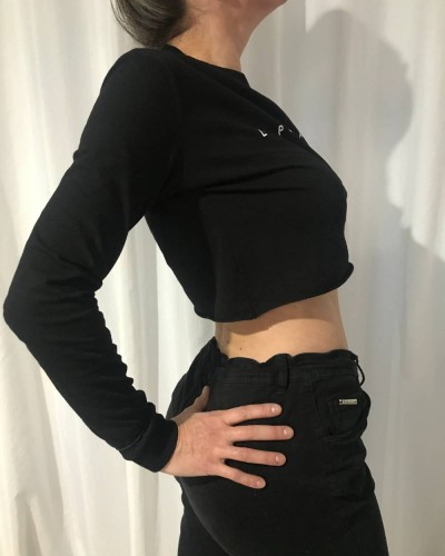 T-Shirt Cropped Manga longa Preta La Femme